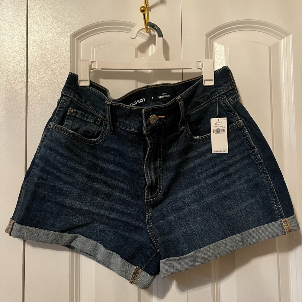 NWT Old Navy mid-rise boyfriend denim shorts, size 4